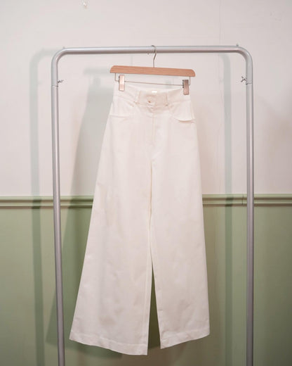 Exclusive to our store // The most slimming white pants