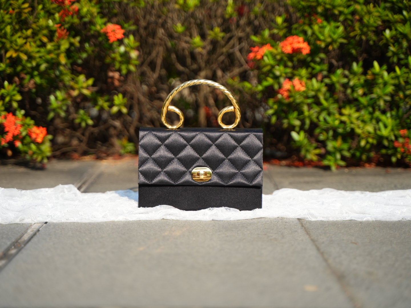 Non-branded // gold handle handbag