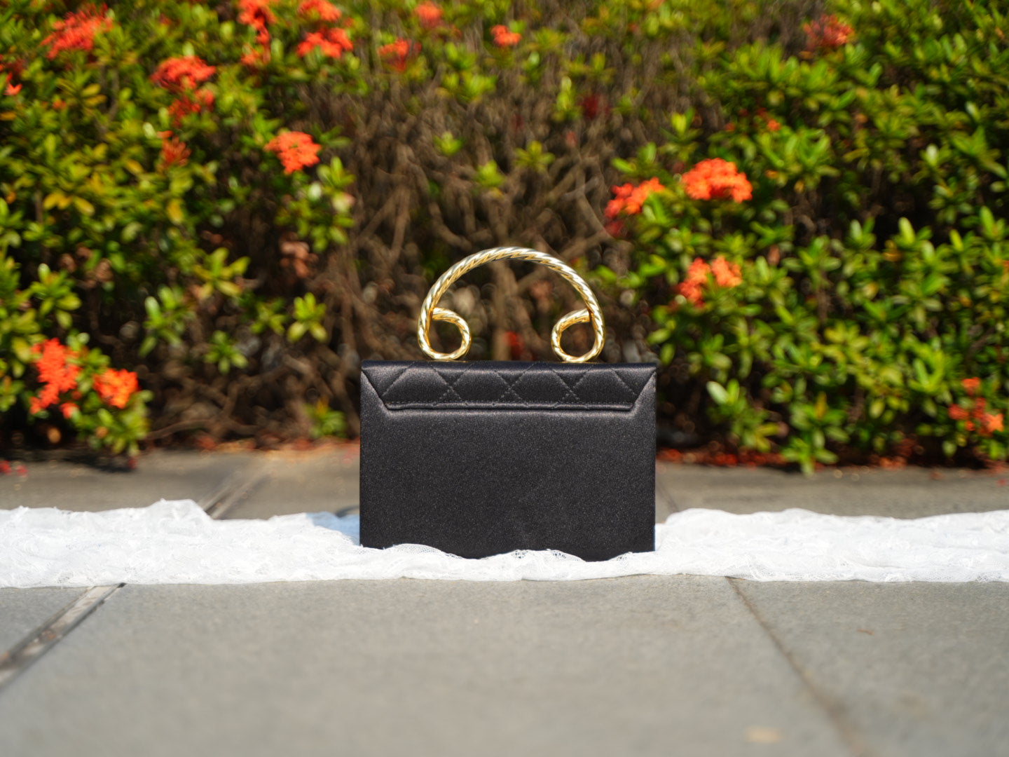 Non-branded // gold handle handbag