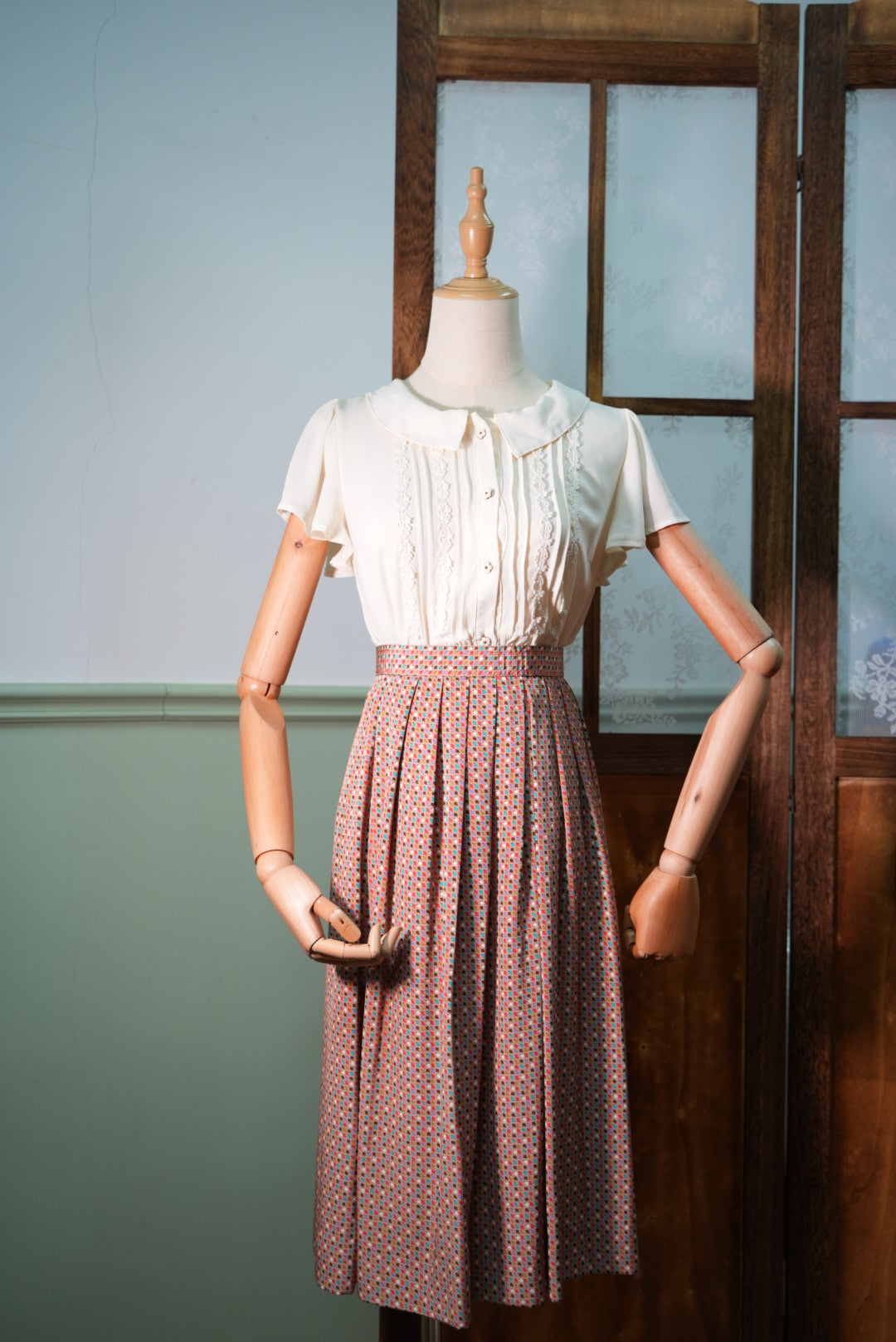 Colorful dotted mid-waist skirt + beige short-sleeved chiffon shirt